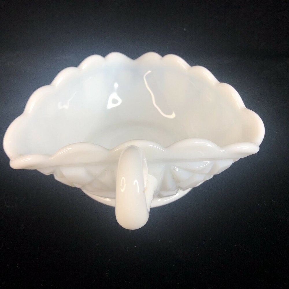 Fenton Block And Star Milk Glass Triangle Candy Dish Bowl Round Handle Vintage - Picture 8 of 9